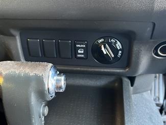 2009 Nissan Navara - Thumbnail