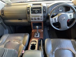 2009 Nissan pathfinder - Thumbnail