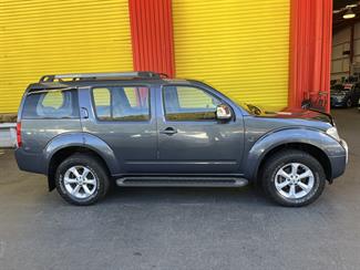 2009 Nissan pathfinder - Thumbnail