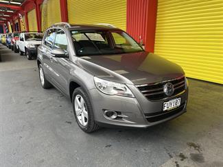 2011 Volkswagen Tiguan - Thumbnail