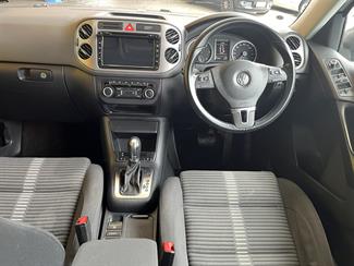 2011 Volkswagen Tiguan - Thumbnail