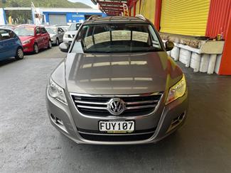 2011 Volkswagen Tiguan - Thumbnail