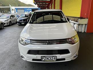 2014 Mitsubishi Outlander - Thumbnail