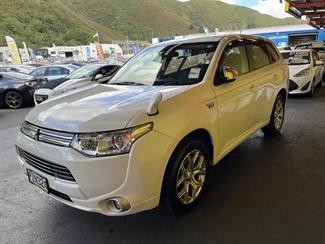2014 Mitsubishi Outlander - Thumbnail