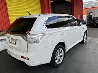 2014 Mitsubishi Outlander - Thumbnail