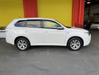 2014 Mitsubishi Outlander - Thumbnail