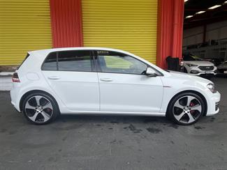 2015 Volkswagen Golf - Thumbnail
