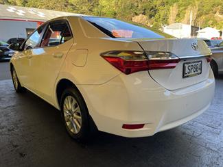 2018 Toyota Corolla - Thumbnail