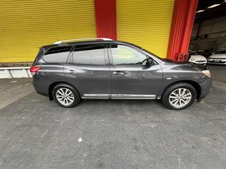 2015 Nissan pathfinder - Thumbnail