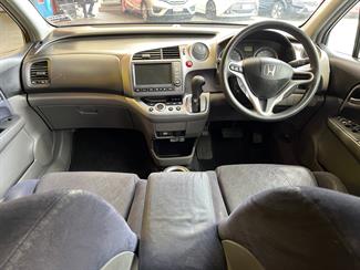 2010 Honda Stream - Thumbnail