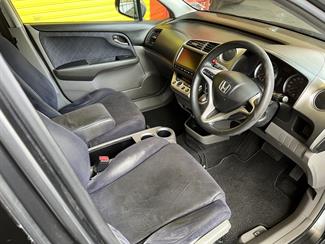 2010 Honda Stream - Thumbnail