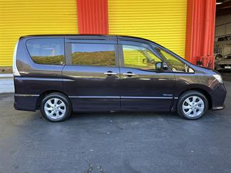 2013 Nissan Serena - Thumbnail