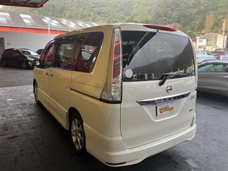 2012 Nissan Serena - Thumbnail