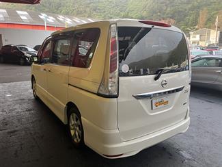 2012 Nissan Serena - Thumbnail
