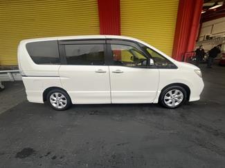 2012 Nissan Serena - Thumbnail