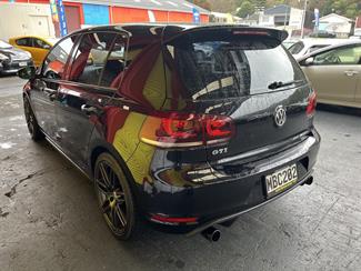 2009 Volkswagen Golf - Thumbnail