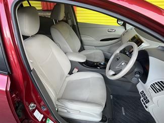 2016 Nissan LEAF - Thumbnail