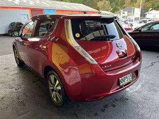 2016 Nissan LEAF - Thumbnail