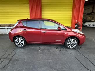 2016 Nissan LEAF - Thumbnail