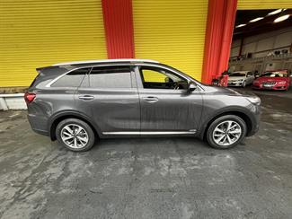 2018 Kia Sorento - Thumbnail