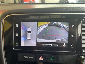 2016 Mitsubishi Outlander - Thumbnail