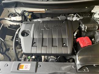 2016 Mitsubishi Outlander - Thumbnail