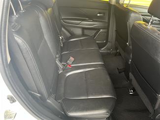 2016 Mitsubishi Outlander - Thumbnail