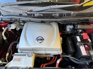 2014 Nissan LEAF - Thumbnail