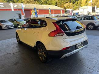 2013 Volvo v40 - Thumbnail