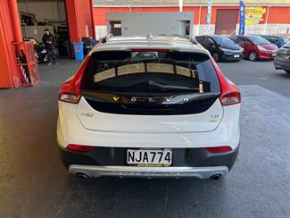 2013 Volvo v40 - Thumbnail