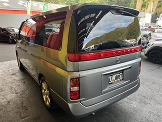 2005 Nissan ELGRAND - Thumbnail