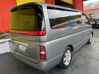 2005 Nissan ELGRAND - Thumbnail