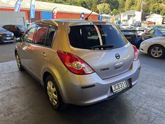 2010 Nissan Tiida - Thumbnail