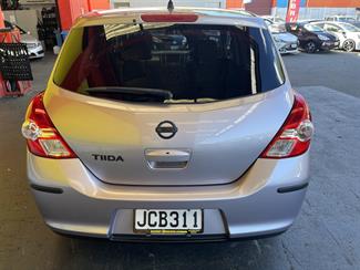 2010 Nissan Tiida - Thumbnail