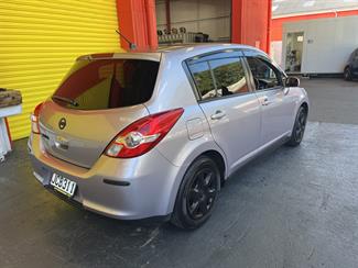 2010 Nissan Tiida - Thumbnail