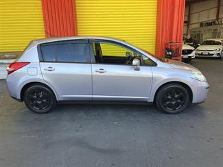 2010 Nissan Tiida - Thumbnail