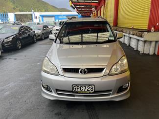 2004 Toyota ipsum - Thumbnail