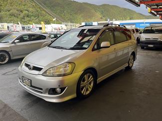 2004 Toyota ipsum - Thumbnail