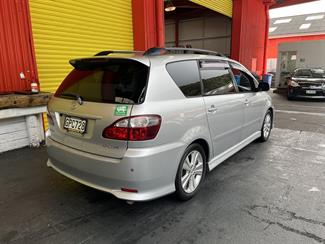 2004 Toyota ipsum - Thumbnail