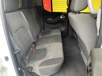 2010 Nissan Navara - Thumbnail
