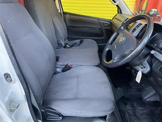 2012 Toyota Hiace - Thumbnail