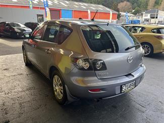 2004 Mazda Axela - Thumbnail