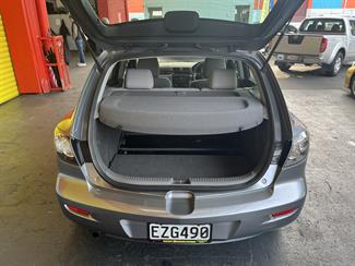 2004 Mazda Axela - Thumbnail