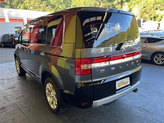 2013 Mitsubishi DELICA - Thumbnail