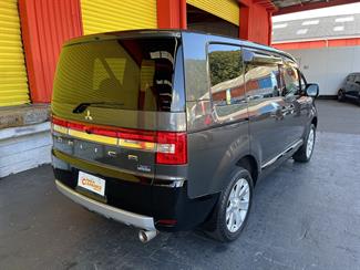 2013 Mitsubishi DELICA - Thumbnail