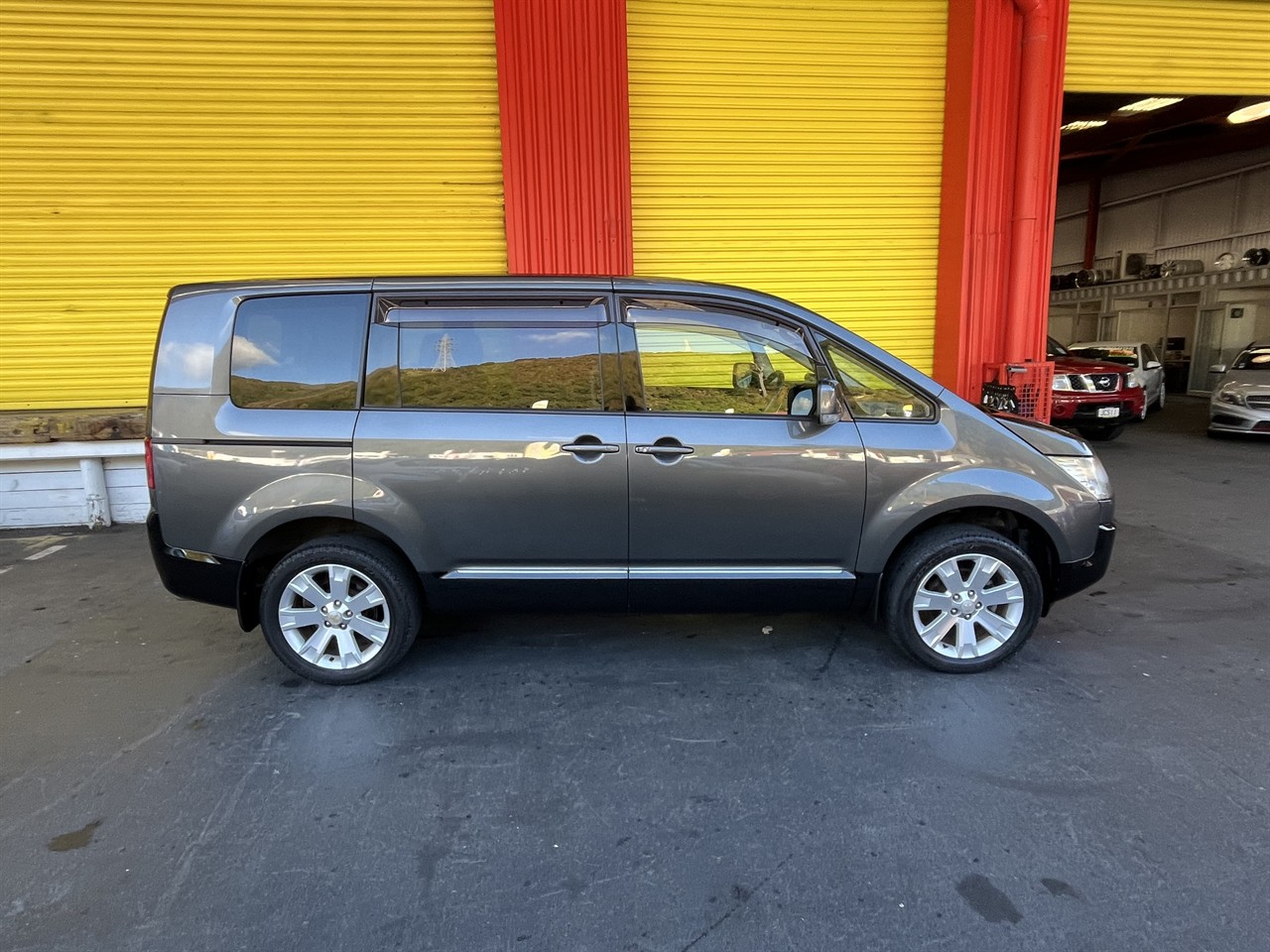 2013 Mitsubishi DELICA