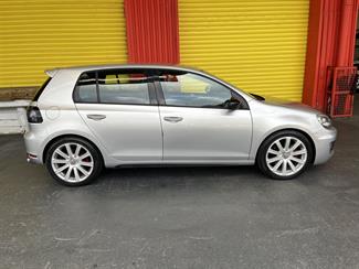 2009 Volkswagen Golf - Thumbnail