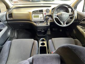 2008 Honda Stream - Thumbnail