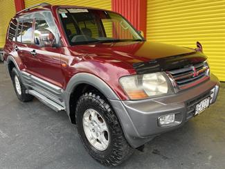 2000 Mitsubishi Pajero - Thumbnail