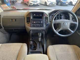 2000 Mitsubishi Pajero - Thumbnail